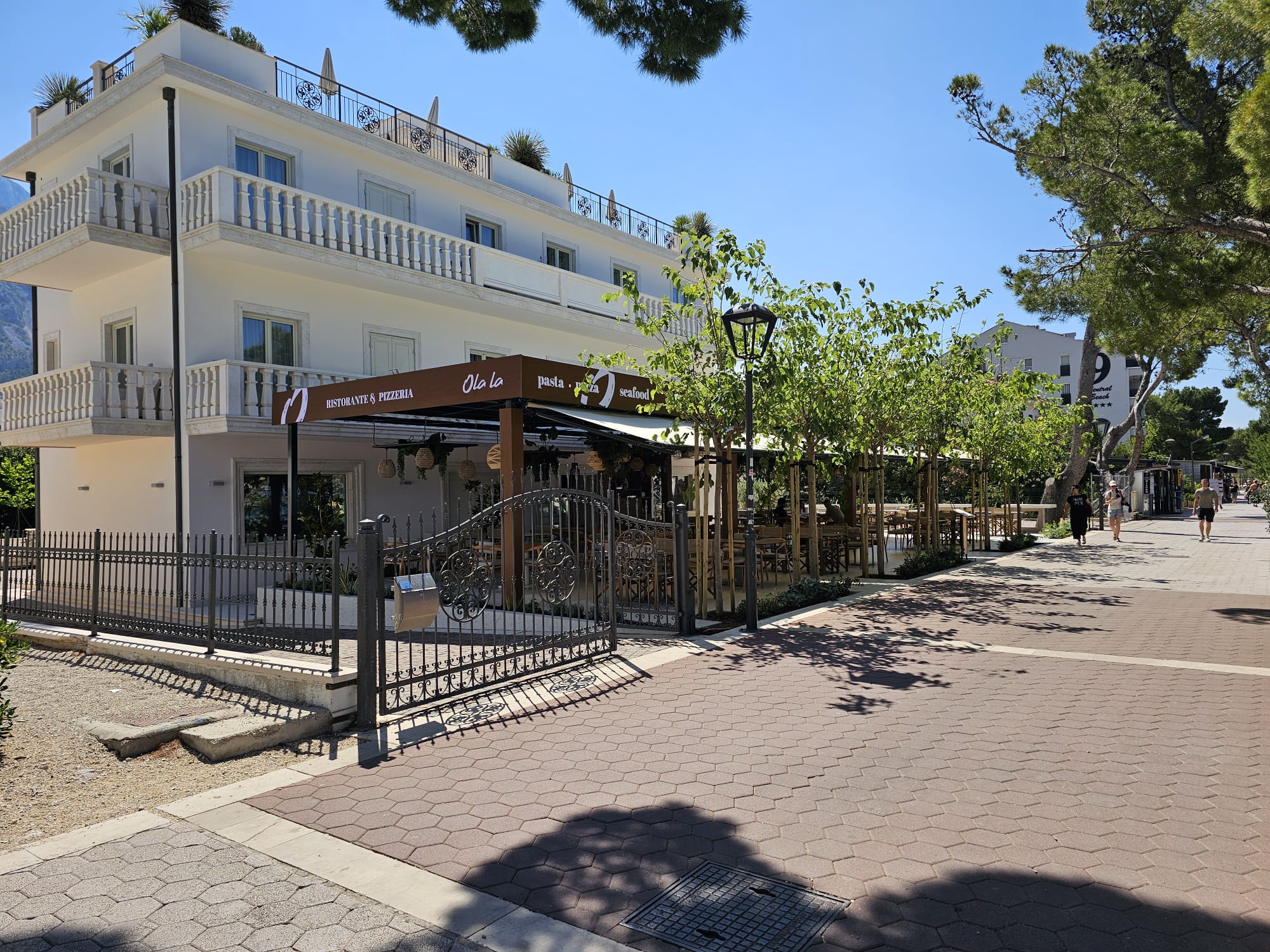 Ola la la Restaurant