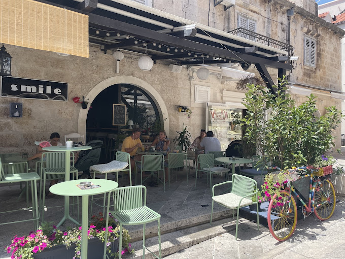 Cafe bar SMILE